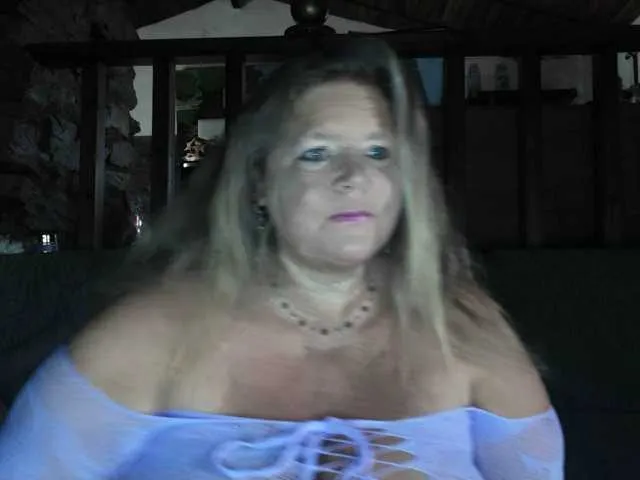 British_EmJess – webcam model profile photo Image 6