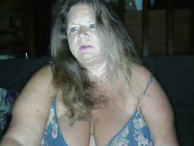 British_EmJess – webcam model profile photo Image 7