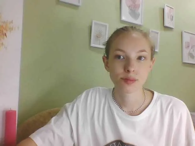 British_EmJess – webcam model profile photo Image 13