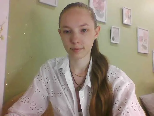 British_EmJess – webcam model profile photo Image 9