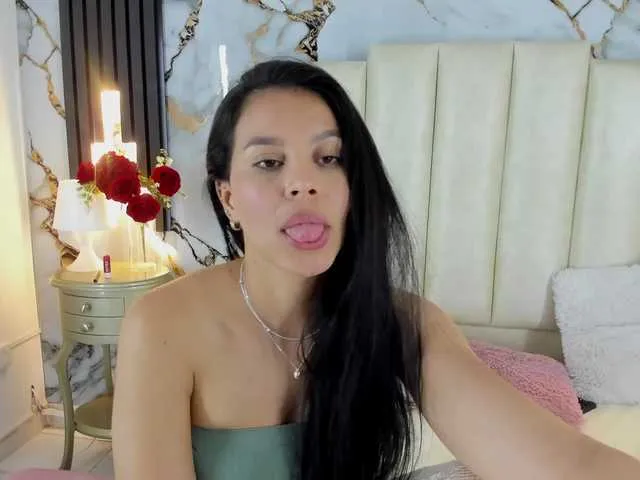 FoxyAlisa – webcam model profile photo Image 14