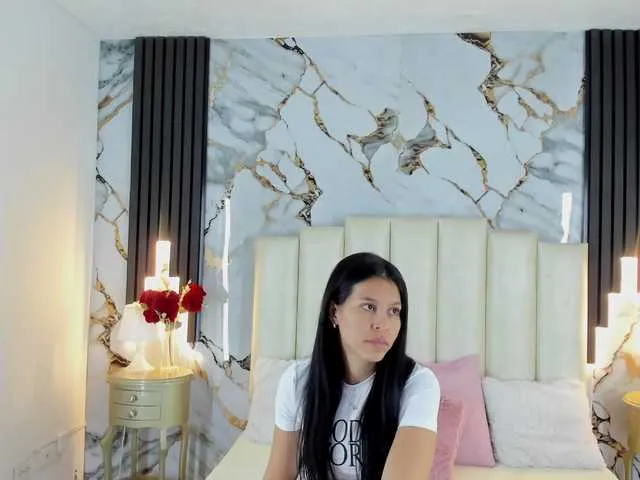 FoxyAlisa – webcam model profile photo Image 6