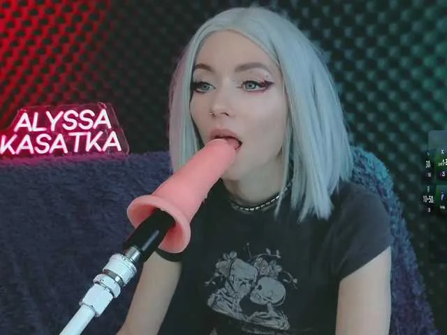 LISA-ALYSSA Image 2