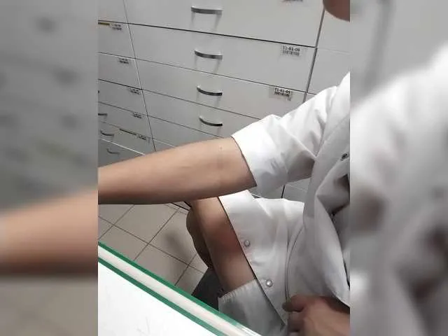 TenderLora – webcam model profile photo Image 11