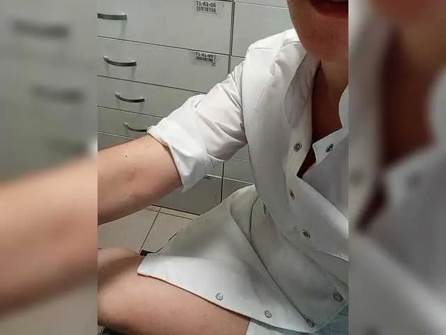 TenderLora – webcam model profile photo Image 5