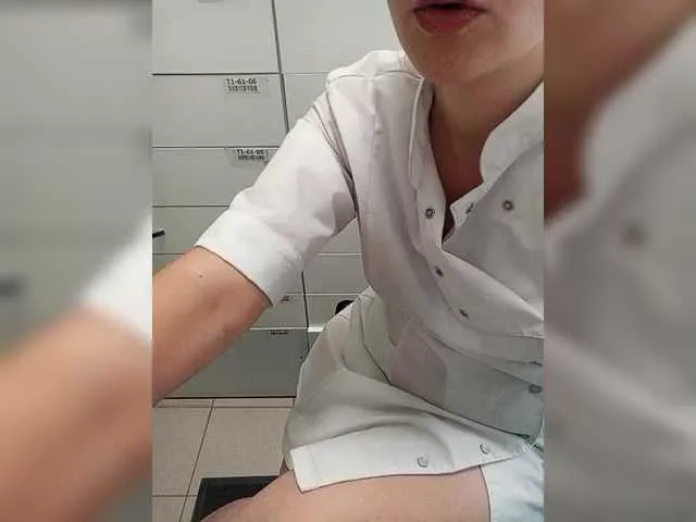 TenderLora – webcam model profile photo Image 6