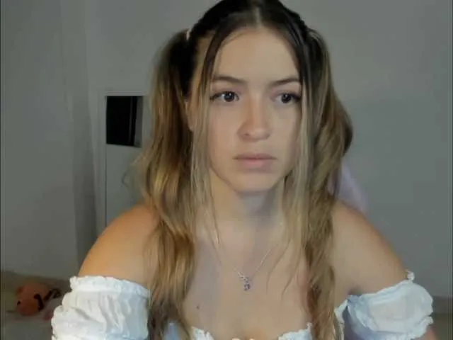 littleDanni – webcam model profile photo