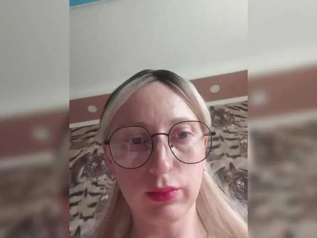 ElenHelga – webcam model profile photo Image 11