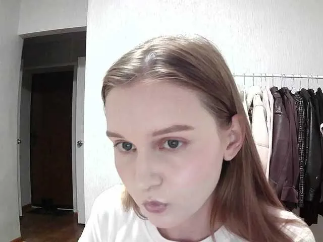 Lola-2 – webcam model profile photo