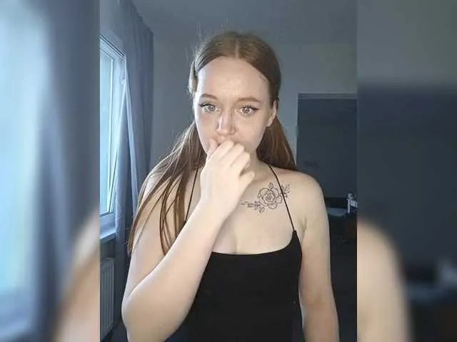 Haluley – webcam model profile photo Image 2