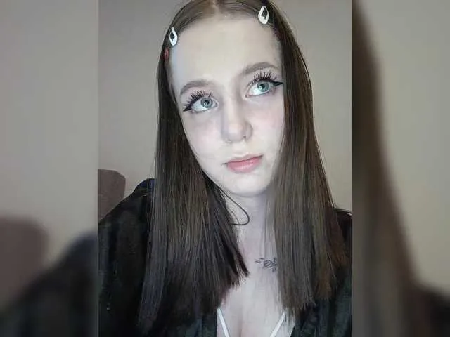 Haluley – webcam model profile photo Image 9