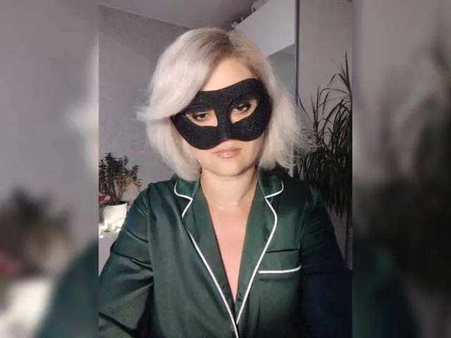 KateDivineUK – webcam model profile photo Image 2