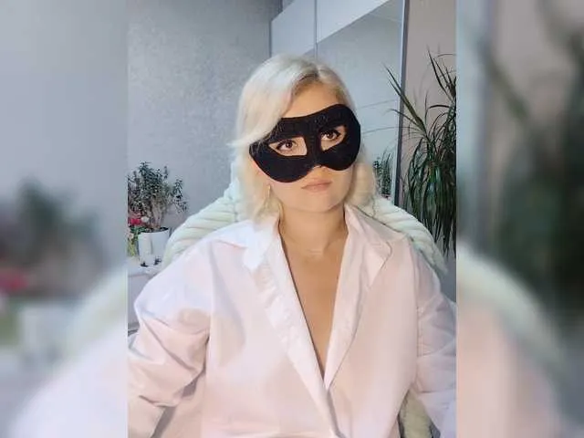 KateDivineUK – webcam model profile photo Image 4