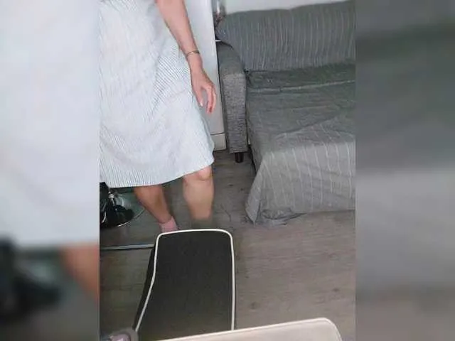 YoungMilf – webcam model profile photo Image 13