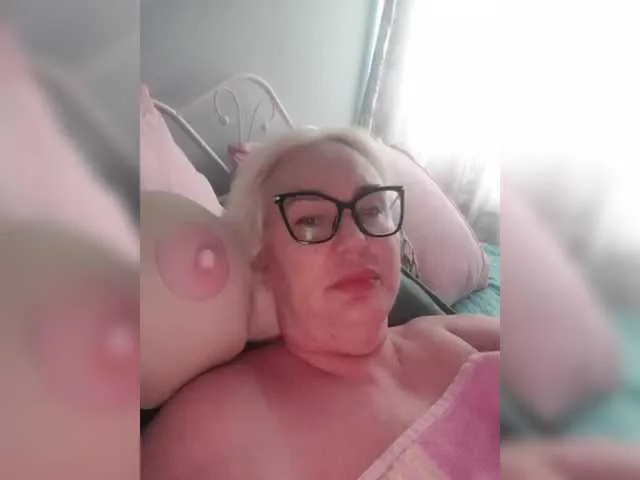 SofiaSins – webcam model profile photo Image 5