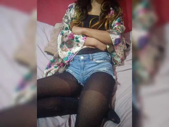 Libely – webcam model profile photo Image 12
