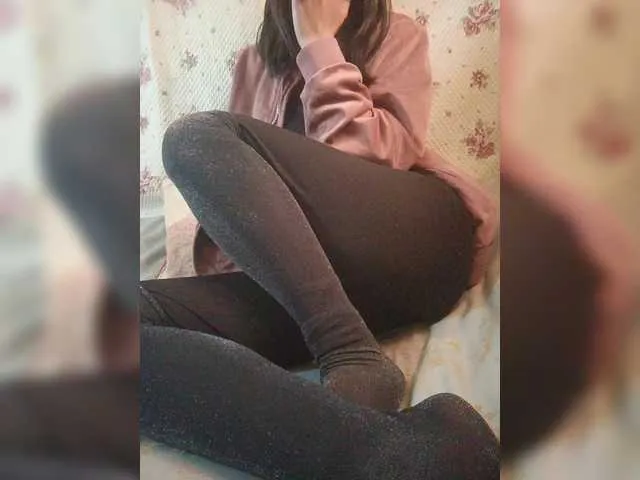 Libely – webcam model profile photo Image 9