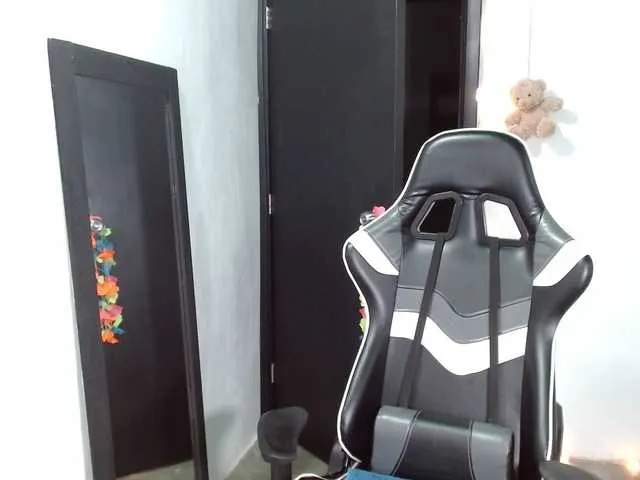 DannieSmith1 – webcam model profile photo Image 5