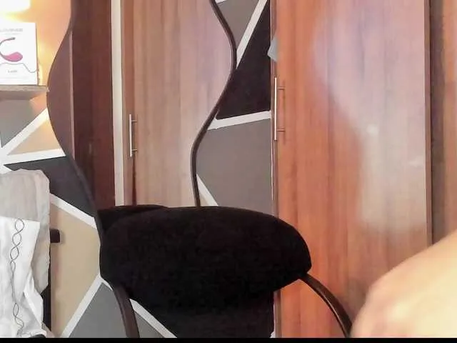 blondeangel_4u2 – webcam model profile photo Image 3
