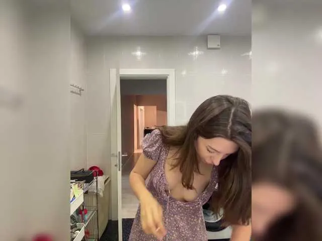 SelennaMoon – webcam model profile photo Image 15