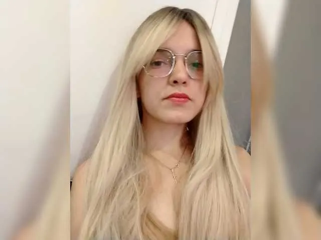 KateDivineUK – webcam model profile photo Image 18