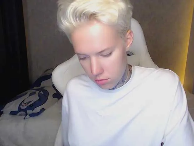 MishaBrizo – webcam model profile photo Image 2