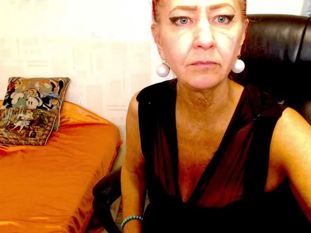 British_EmJess – webcam model profile photo Image 19