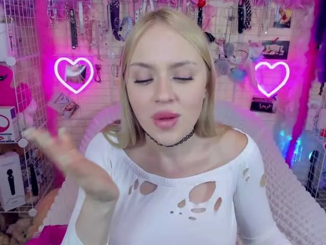 MindyKally Image 4