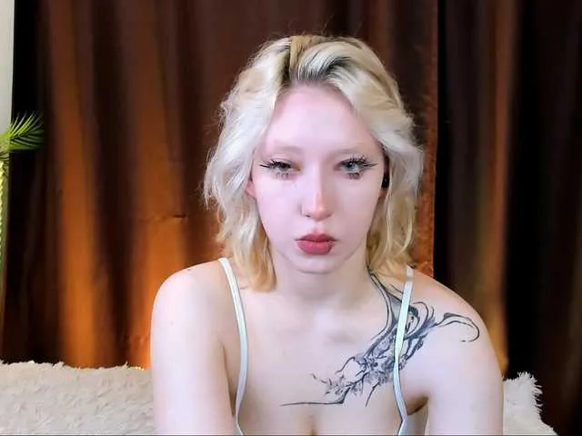 ManelikBlondee – webcam model profile photo Image 2