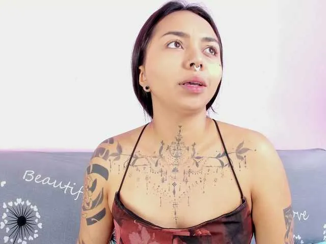 SofiaSins – webcam model profile photo Image 2