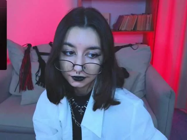 MissKristal – webcam model profile photo Image 11