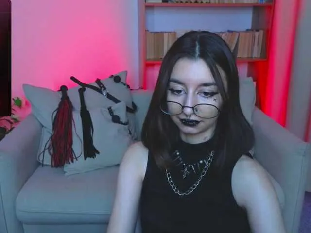 MissKristal – webcam model profile photo Image 12