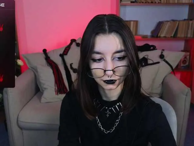 MissKristal – webcam model profile photo Image 14