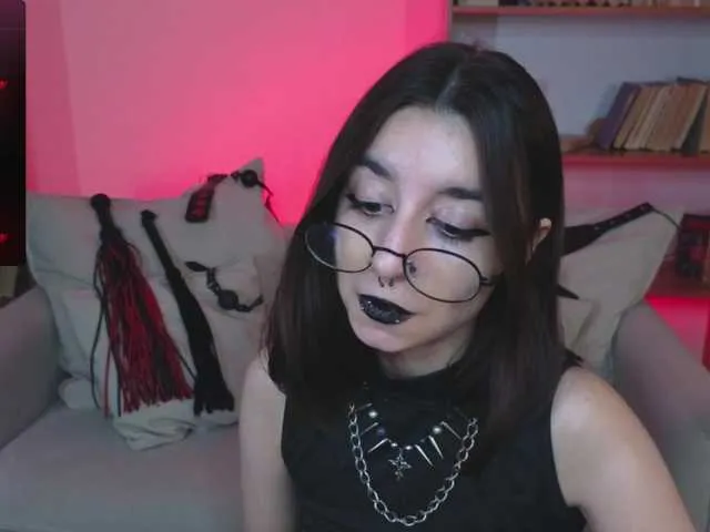 MissKristal – webcam model profile photo Image 15