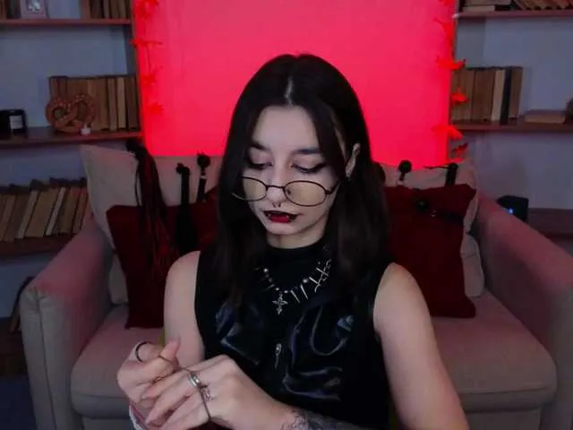 MissKristal – webcam model profile photo Image 17