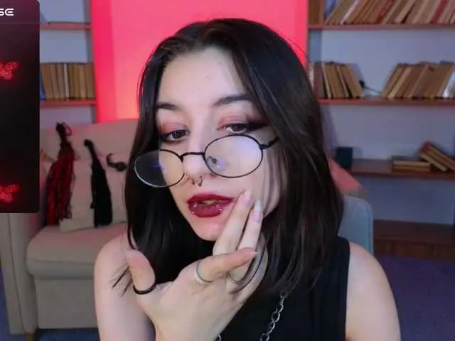 MissKristal – webcam model profile photo Image 3