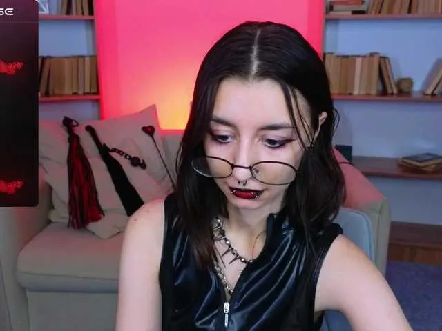 MissKristal – webcam model profile photo Image 7