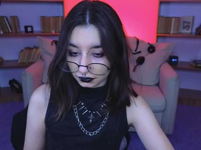 MissKristal – webcam model profile photo Image 9