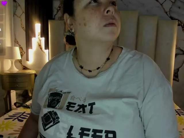 tamara-kisses – webcam model profile photo Image 11