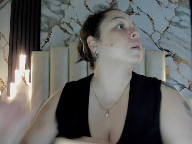 tamara-kisses – webcam model profile photo Image 2