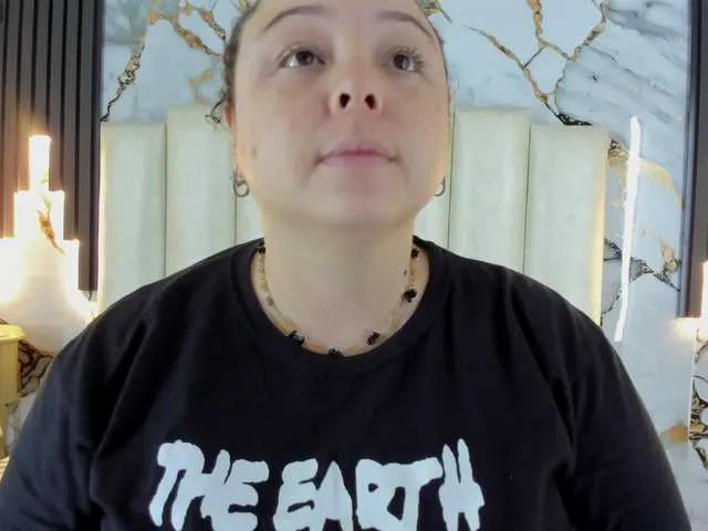 tamara-kisses – webcam model profile photo Image 3