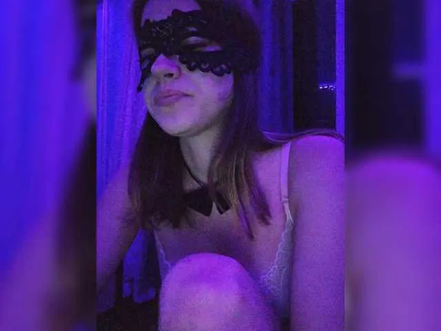 blondeangel_4u2 – webcam model profile photo Image 6