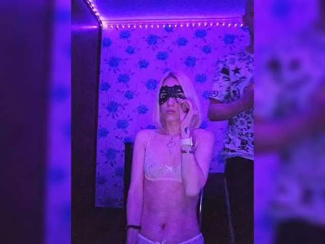 blondeangel_4u2 – webcam model profile photo Image 8