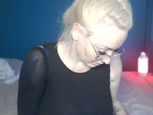 British_EmJess – webcam model profile photo Image 5