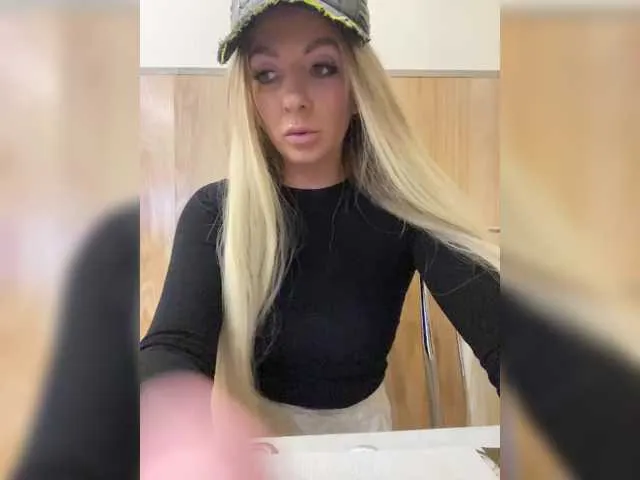 GoldenFleece8 – webcam model profile photo Image 17