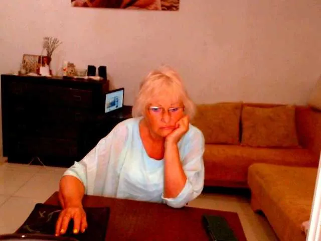 SusyBlair – webcam model profile photo Image 3