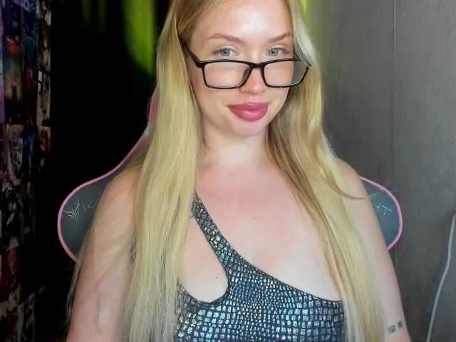 ReginaShine – webcam model profile photo Image 11