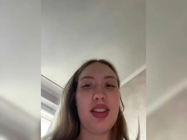 ReginaShine – webcam model profile photo Image 2