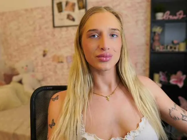 NicoletteShea01 Image 6