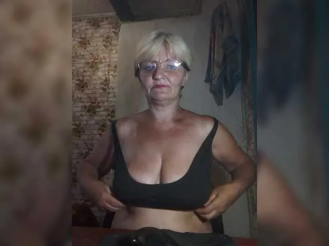 TyleneBuck – webcam model profile photo Image 10